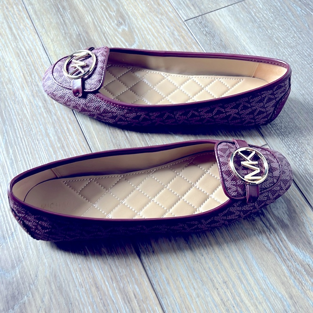 Women’s size 9 M purple Michael Kors flats